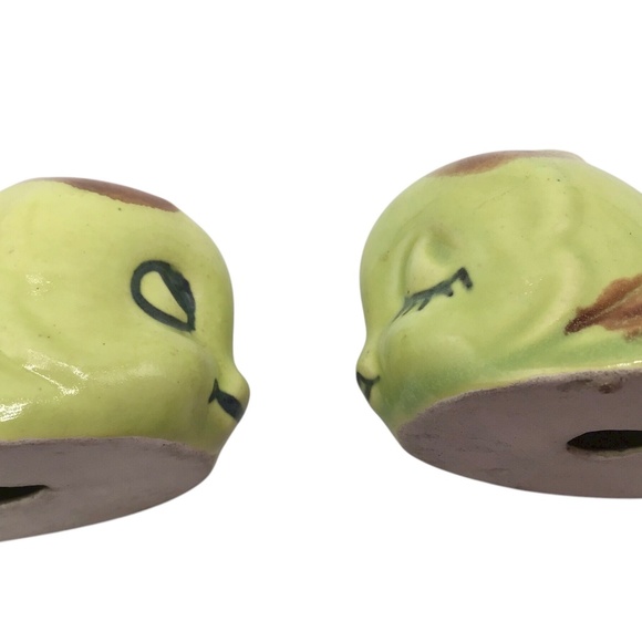 Vintage Chartreuse Whale Salt Pepper Shakers Japan, Mid Century Anthropomorphic - Picture 11 of 11